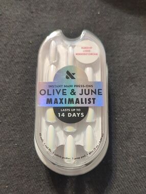 Olive And June Maximalist Almond Long Iridescent Chrome - Press On Nails